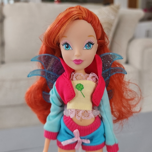 Rainbow Winx Club Love & Pet Bloom Fairy Doll Butterfly Italian Version Blonde - Picture 3 of 7